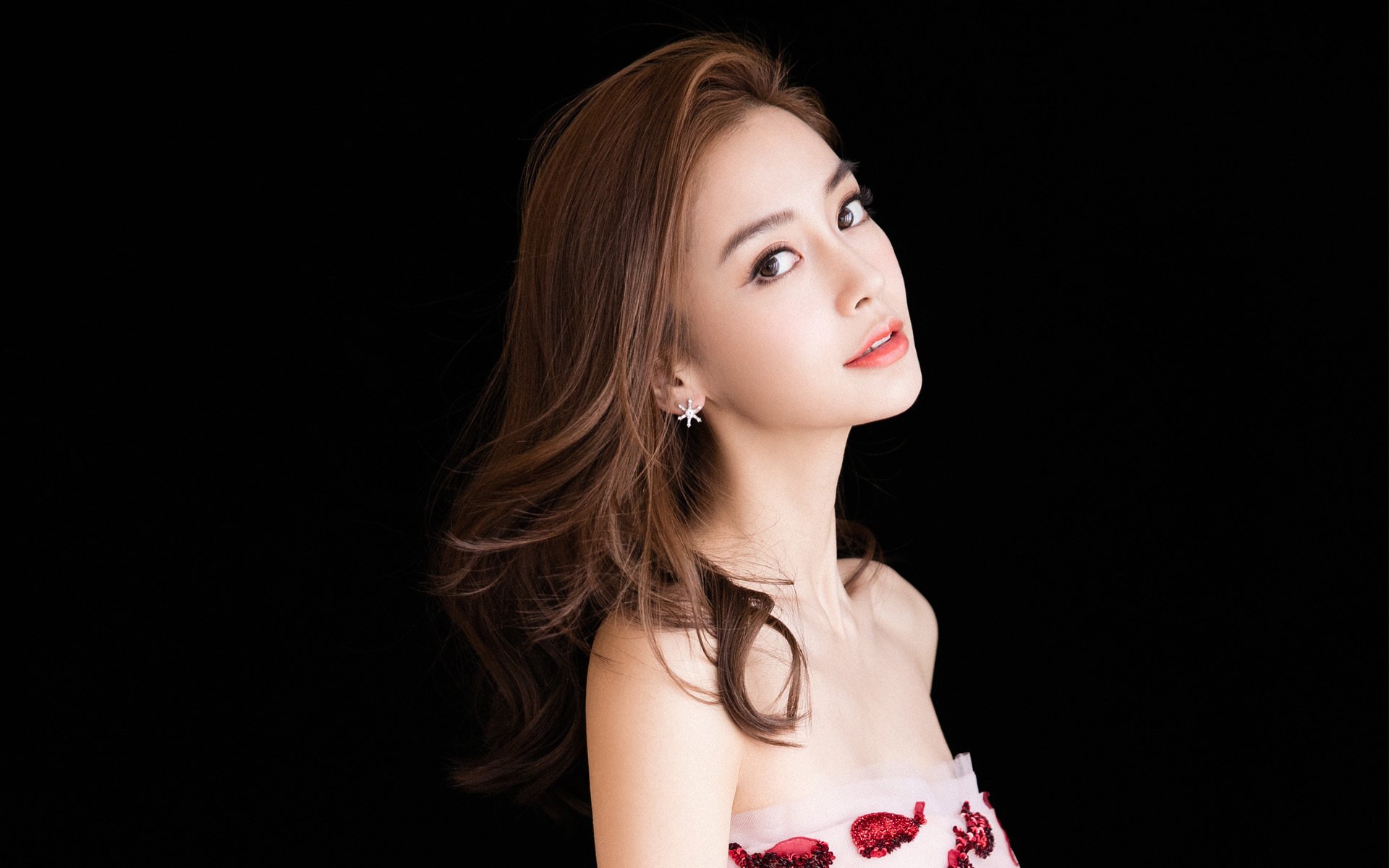 中国女篮教练组更新 注入更多战术理念，中国女篮教练组人员